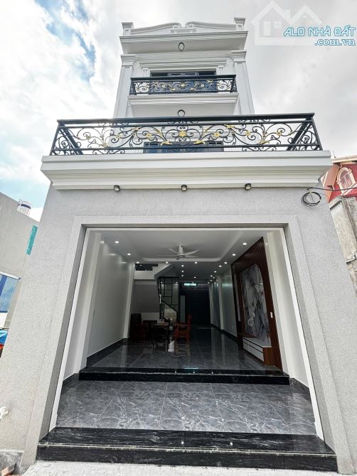 Nhà 3 tầng độc lập Kiều Trung Hồng Thái An Dương Ngay chợ ngõ Ô TÔ vào tận nhà