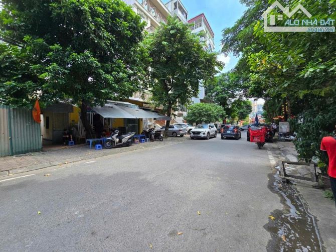 TÂY HỒ - 600M2 ĐẤT - MT 12M - 2 MẶT TIỀN - VỈA HÈ - 3 Ô TÔ TRÁNH - XÂY KS HOẶC BUILDING