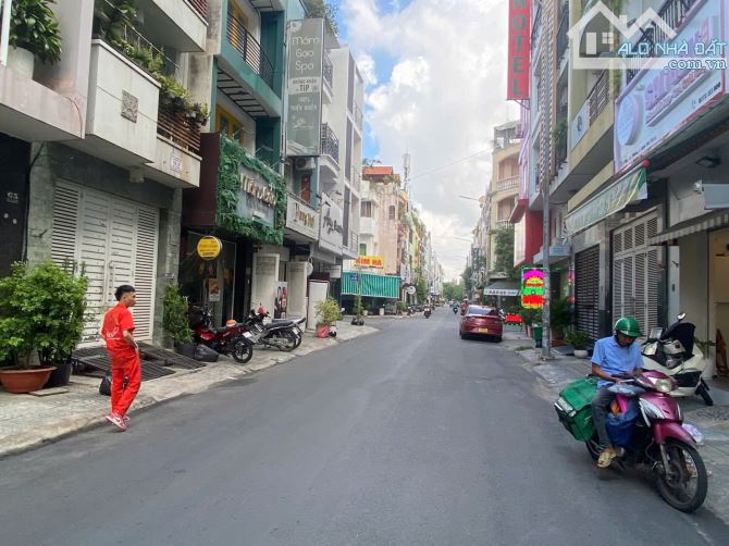 Giảm 2 tỷ !!! Bán nhà góc 2 mặt tiền 115 Hoa Lan, Quận Phú Nhuận, DT: 4x16m, 4 tầng, giá 2