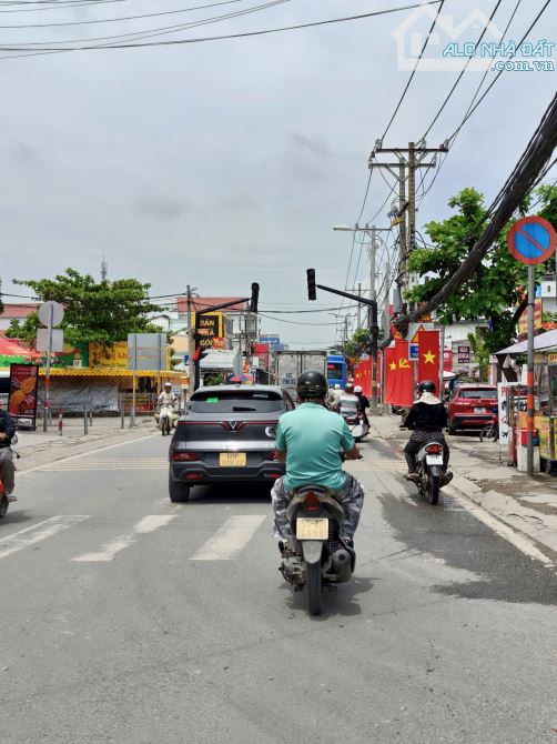 Cần Bán lô đất đường 385 sau BV lê văn việt, P. TNP A, Q9 dt 300m2 giá 16.8 ty hệ số 6,0