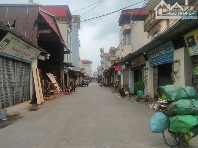 Bán nhà 3 tầng 104m, Mai Động, Hương Mạc Từ Sơn, ngõ thông, ô tô  vào nhà.
