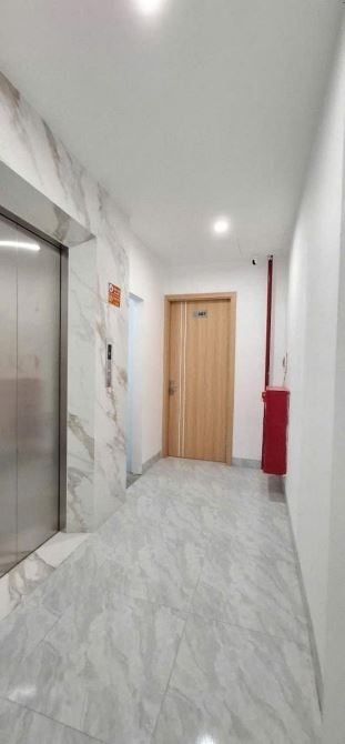 Bán tòa nhà CCMN đủ đồ xây mới, thoáng sáng, cạnh trường đại học.
