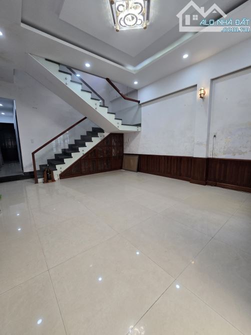 BÁN NHÀ 2 TẦNG 2 MÊ ĐÚC - GẦN MẶT TIỀN ĐIỆN BIÊN PHỦ, THANH KHÊ – DT 150M - ÔTÔ ĐỔ CỬA