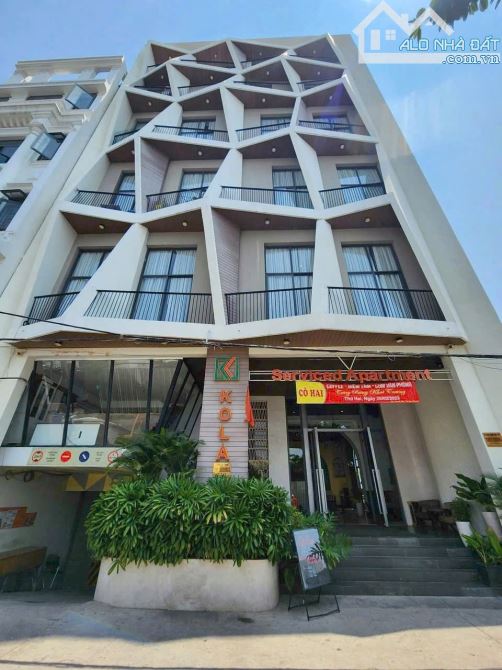 Bán toà nhà CHDV Bùi Đình Tuý ngang khủng 17M x 20M - HDT 220 triệu/tháng chỉ 40 tỷ