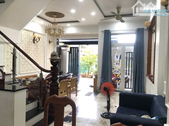 🏠Bán Nhà 3 Tầng Làng Tăng Phú, Tặng Full Nội Thất, 60m2, HXH, Chỉ 8 tỷ TL.