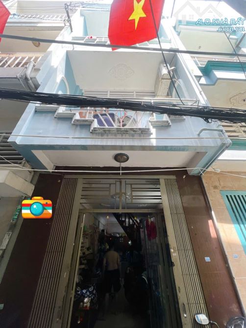 Nhà 3 tầng - Đoàn Văn Bơ - dt 22m2 - Hẻm 3m Chỉ 3.9 tỷ