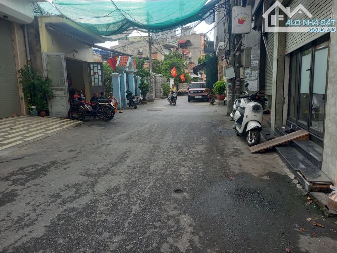 Bán lô góc 70m2 tặng nhà 2 tầng,2 oto tránh nhau Thiên Lôi, đi bộ chợ Đôn
