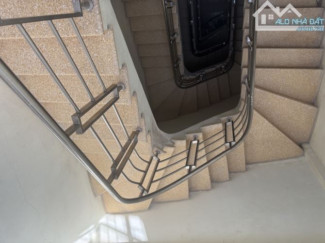 Bán nhà MP Lý Thường Kiệt, ô tô đỗ, kd, dòng tiền cho thuê. 98m2, 5t. Giá chào 18 tỷ