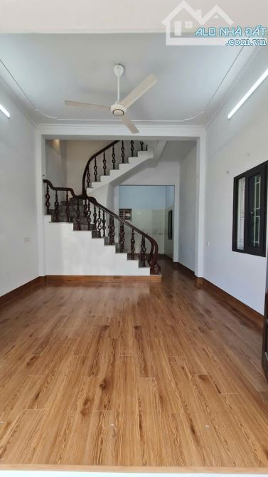 Chỉ 4 tỷ có ngay nhà đẹp 50m × 5 Tầng tại ngọc hồi gần trường học chợ