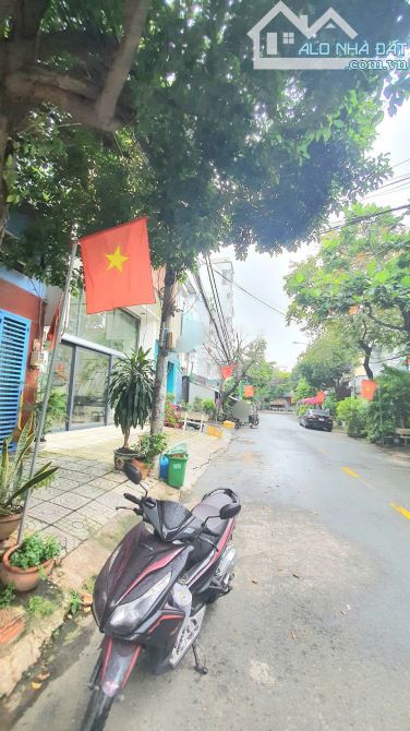🌹MẶT TIỀN VIP TÂN QUY - QUẬN7 – 3 TẦNG MỚI ĐẸP,  CHỈ 11.2 TỶ🌹