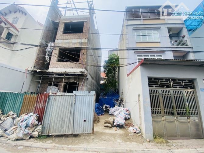 BÁN NHÀ THÀNH TRUNG TRÂU QUỲ GIA LÂM-Ô TÔ TRÁNH-NGÕ THÔNG KD-71M2-11,3 TỶ