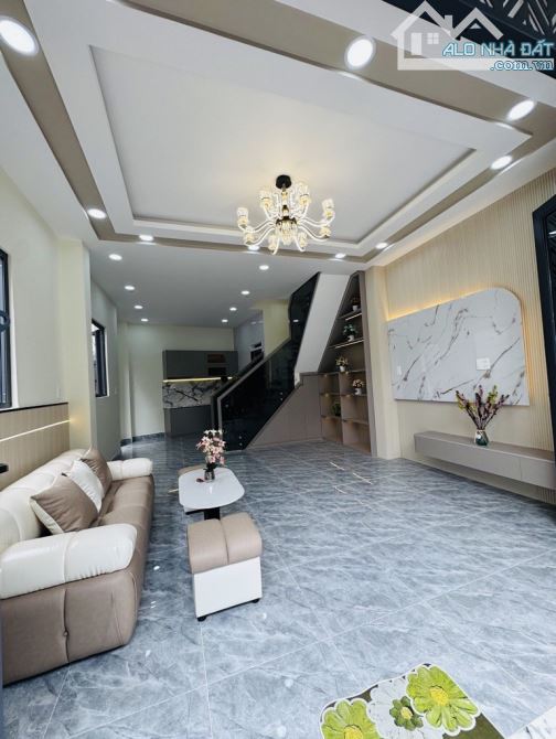 Bán Nhà 3 Tầng ,Bà Hom,Quận 6,Hẻm Ô Tô Đỗ Cửa,Nhà Đẹp Lung Linh,5x9,Nhỉnh 5 Tỷ(QS26)