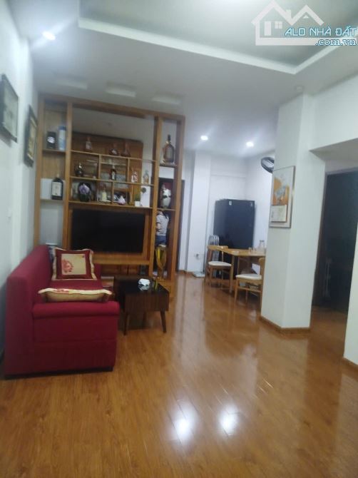 Bán căn chung cư ở luôn KĐT Mễ Trì Hạ, Nam Từ Liêm. Dt 68m2, 2 ngủ, 1 vệ sinh. 4,7 tỷ.