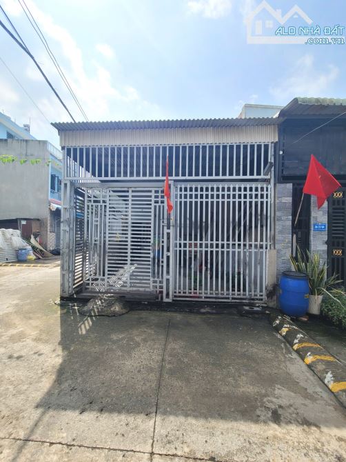 Bán nhà cấp 4 góc lửng góc 2MT sân ô tô p.Tân Đông Hiệp Tp.Dĩ An chỉ 2ty900 TL M7526
