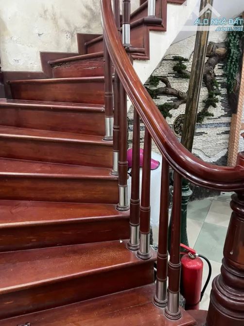 NHÀ ĐẸP 5 TẦNG KHU PHÂN LÔ PHỐ HOÀNG QUỐC VIỆT ,CẦU GIẤY , Ô TÔ TRÁNH 18.5 TỶ.