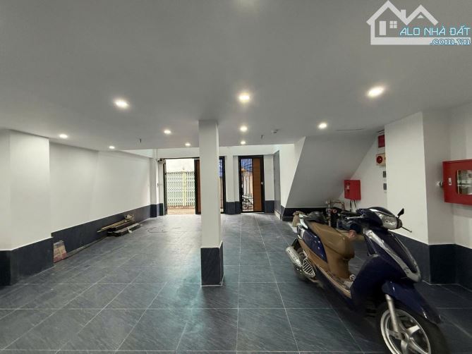 Hơn 20 tỷ, Bán tòa Ccmn 27p Khép kín full đồ, 126m2, đầy đủ PCcc, Xuân Phương.