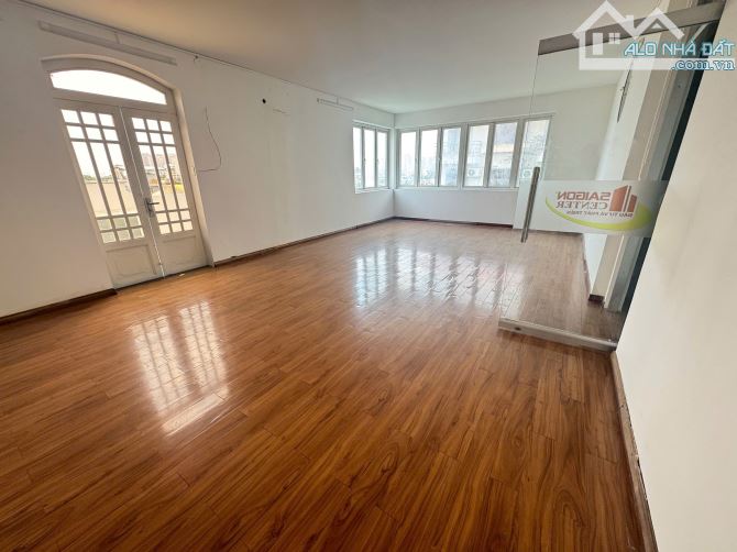 Cho thuê biệt thự góc 2 mặt tiền đường Nguyễn Gia Trí Q.Bình Thạnh DT 10x22-3 lầu.Giá 60tr - 10