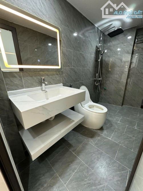 NHÀ MỚI TINH DƯƠNG QUẢNG HÀM 35m 5 TẦNG MT 3.3m NGÕ THÔNG  KINH DOANH SIÊU ĐỈNH GIÁ 8.6 TỶ - 11
