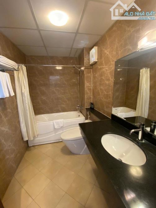 SIÊU PHẨM KHÁCH SẠN 12 TẦNG NGUYỄN KHÁNH TOÀN 290m MT 10m 60 PHÒNG GIÁ 215 TỶ - 11