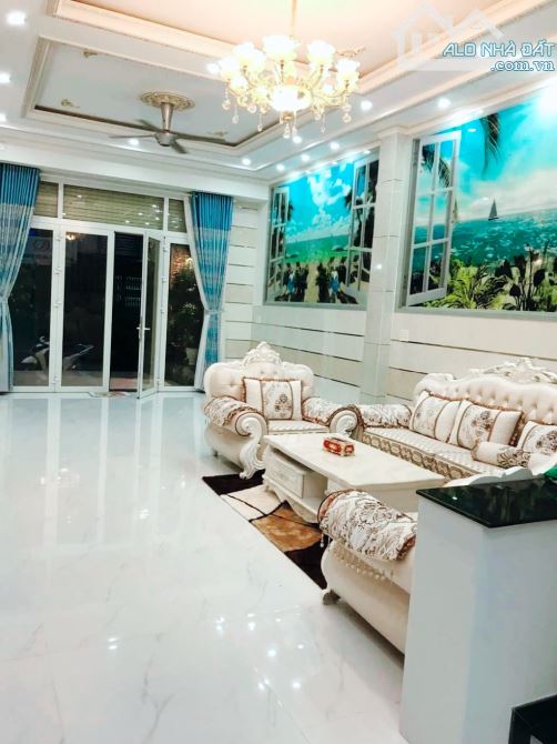 BÁN NHÀ HẺM XE HƠI THÔNG SÁT MẶT TIỀN HƯƠNG LỘ 2 5TẦNG 110M2 CÓ THANG MÁY GIÁ 13.X TỶ - 1