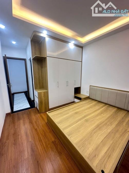 Nhỉnh 6 tỷ, nhà khu Thái Thịnh kinh doanh nhỏ, ô tô đỗ gần, sổ đỏ nở hậu - 1