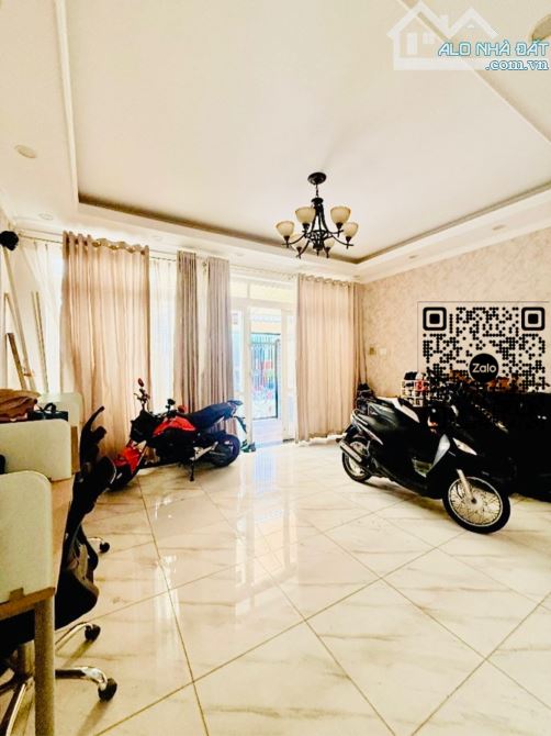 Hậu Giang - Quận 6 - 5,6m x 14m - 3 tầng - 4PN lớn (1PN trệt) - Nội thất cao cấp - 1