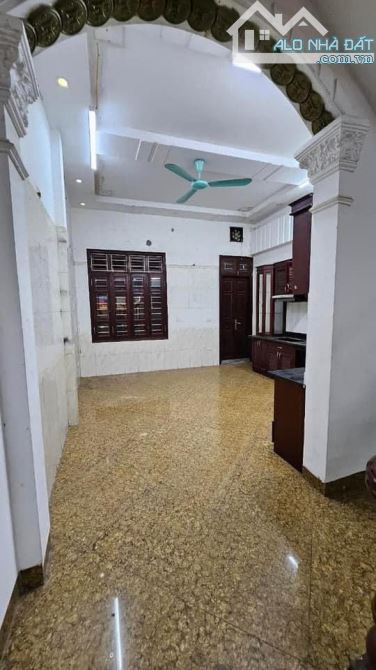 Cho thuê nhà Võ Chí Công – Tây Hồ DT 75m x 4 tầng, gara, ngõ thông giá thuê 18tr/th - 1