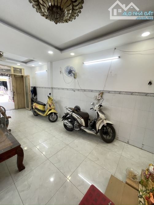 Bán nhà 3 tầng 93m2, hxt căn góc Nguyễn Quý yêm, Bình Tân giá sốc 6.95 tỷ - 1