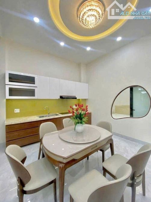 NHÀ 1 TRỆT 1 LẦU CÁCH TRUNG TÂM 10P ĐI XE - 1
