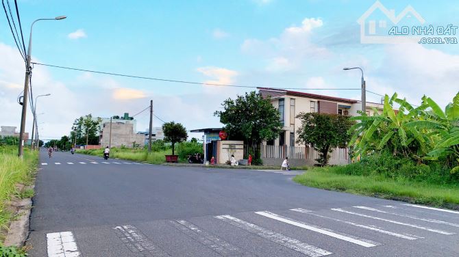 Chuyển nhượng lô đất đường 10m5 Đô Đốc Lân, giá siêu tốt - 1