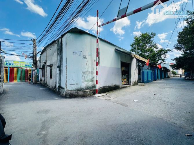 BÁN ĐẤT TẶNG NHÀ CẤP 4 SÁT TRƯỜNG TIỂU HỌC HOÁ AN . DT: 5x17=82M2. GIÁ: 2TỶ5 TL - 1