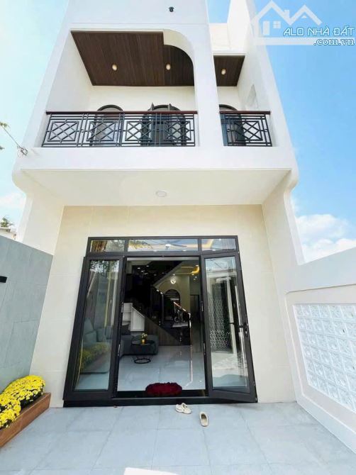 chủ ngộp thở bán nhà ngay cây xăng 75 đường Đồng Khởi Giá 2tỷ250(giảm mạnh)diện tích 110m2 - 1