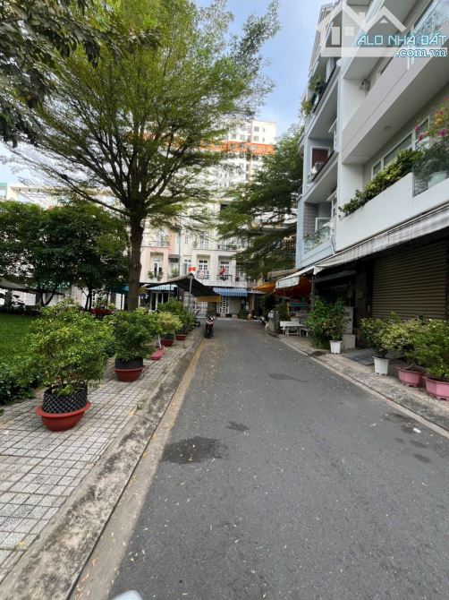 Nhà bán (8x16m), 4 tầng khu VIP Bông Sao P5 Q8 - 1
