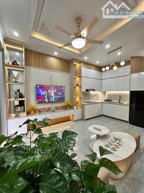 Nhà đẹp giá rẻ tại Hoàng Mai. 5 tầng full nội thất sịn sò chỉ hơn 5 tỷ - 1