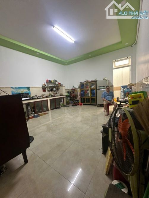 Nhà 1/ đường Tân Hiệp 32, kế bên chợ Hóc Môn , 2 tầng 5x22m , giá nhỉnh 4 tỷ - 1