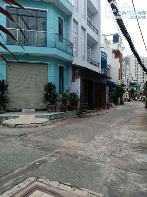Phan Huy Ích 4 lầu đúc BTCT đường nhựa 2 xe hơi né nhau chỉ 12,6 tỷ - 1