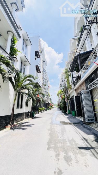 Bán Nhà 4T🏘 - Nguyễn Ảnh Thủ - Hẻm 7m Thông - Quận 12.  ⛔(4*15) nhỉnh nhẹ 6❌tỷ. 📌5PN - 5 - 1