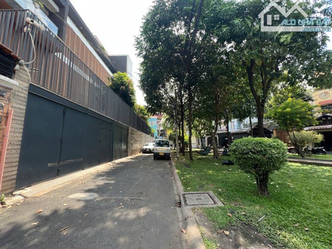 Bán nhà HXH VIP view Công Viên Hoàng Việt, Tân Bình - Nhà 3 tầng - Giá bán 14 tỷ - 1