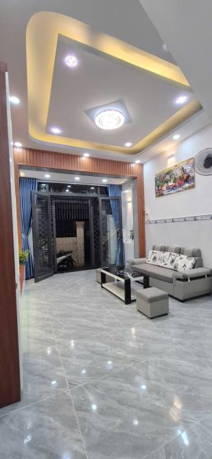 NHÀ ĐẸP VỊ TRÍ TỐT SÁT MT PHẠM THẾ HIỂN P5 Q8 - 1