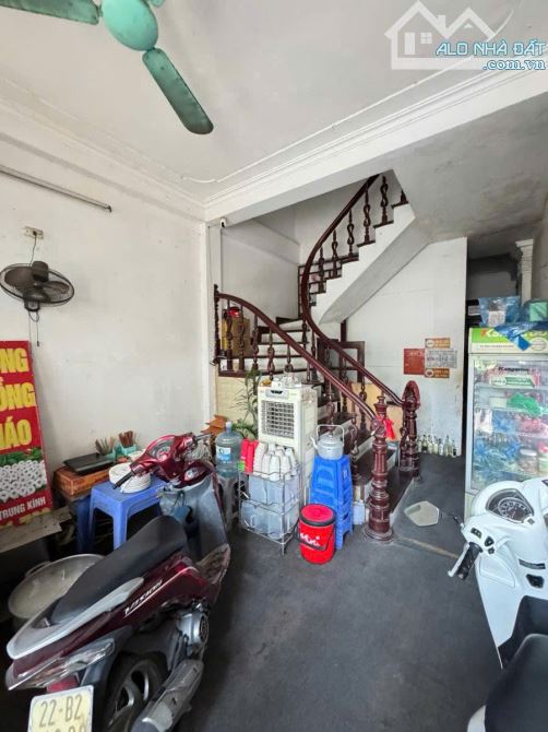 TRUNG KÍNH YÊN HÒA CẦU GIẤY 31 TỶ 5 TẦNG 40m² VỈA HÈ RỘNG 2 Ô TÔ TRÁNH THOÁNG MÁT - 1