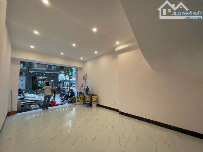 BÁN NHÀ PHÂN LÔ CẦU GIẤY 81M 7 TẦNG THANG MÁY, VỈA HÈ RỘNG, Ô TÔ TRÁNH, 25 TỶ - 1