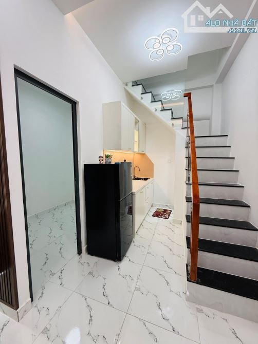 Hẻm 3.5M - Âu Dương Lân Quận 8, giáp Q5, 3PN, mới ở ngay Nhỉnh 3 tỷ - 1