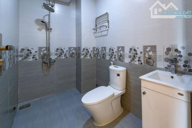 Bán nhanh toà căn hộ 4 tầng mặt tiền gần  đường Châu Thị Vĩnh Tế và Hoàng Kế Viêm - 1