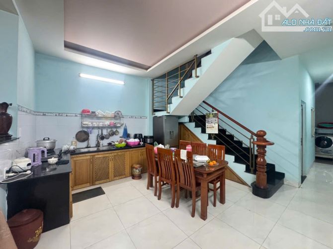 CẦN BÁN GẤP NHÀ LẦU 105m2 3 PHÒNG NGỦ HẺM Ô TÔ GẦN CHỢ TRẢNG DÀI CHỈ 3 TỶ. - 1