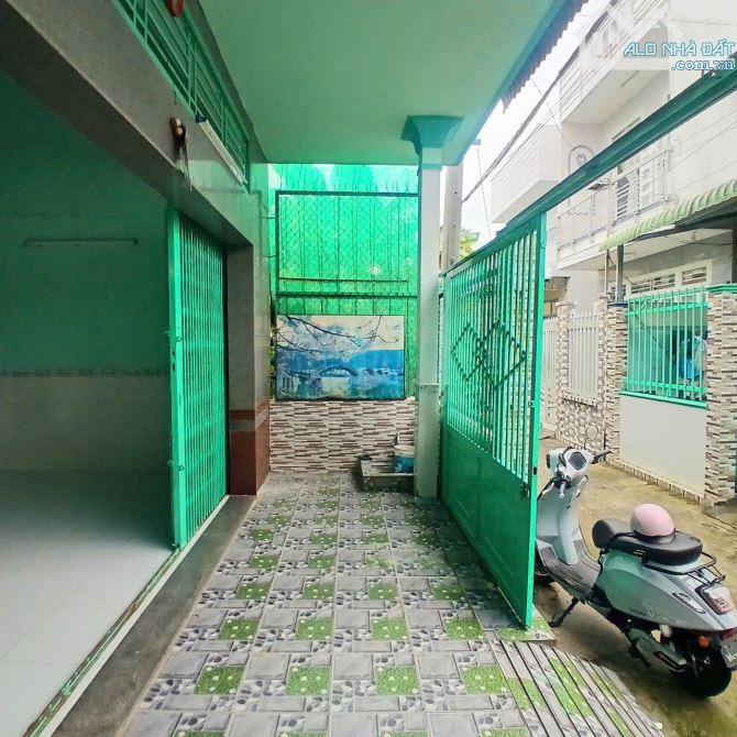 Bán gấp căn nhà 1 trệt 1 lửng ở Đ. Xuân Thới 15 , Hóc Môn - 94m2- SHR - giá 880tr - 1