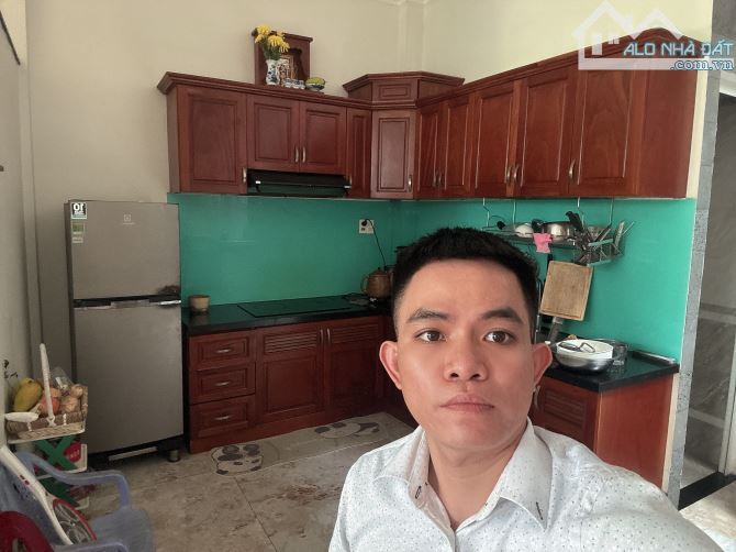 Bán Nhà Ngộp 4 Tỷ,Mặt Tiền KD 4 Tầng Dt 133m ngang 7, UBND Long Trường 9 tỷ X - 1