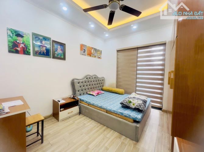 Bán nhà Nguyễn Văn Cừ 38m2 ô tô 7 chỗ vào nhà kinh doanh tốt 11.9 tỷ - 1
