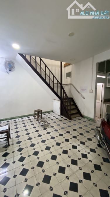 Cơ hội vàng cho nhà đầu tư và kinh doanh! Bán gấp căn nhà mặt tiền 52 m2 - 1