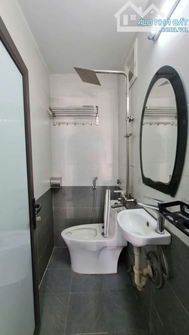 Chỉ 4 tỷ có ngay nhà đẹp 50m × 5 Tầng tại ngọc hồi gần trường học chợ - 1