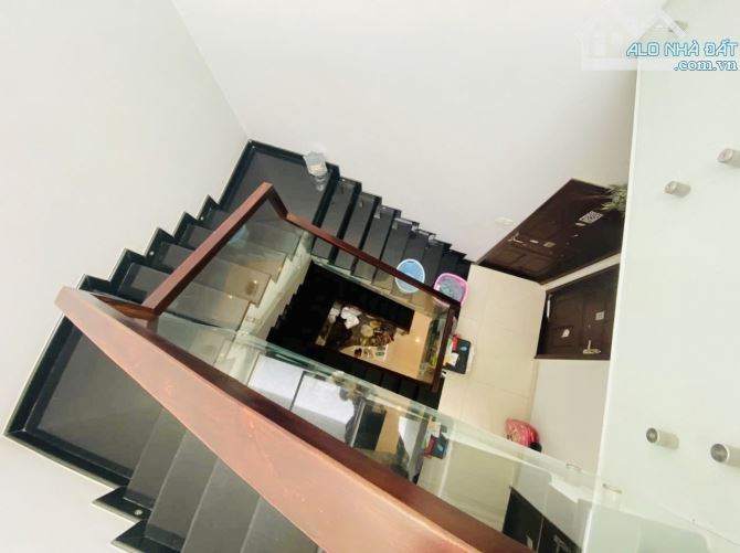 Biệt thự ven sông Sài Gòn - 180M2(10X18)- 3 tầng hoàn công 4PN - Đường 20m - 1